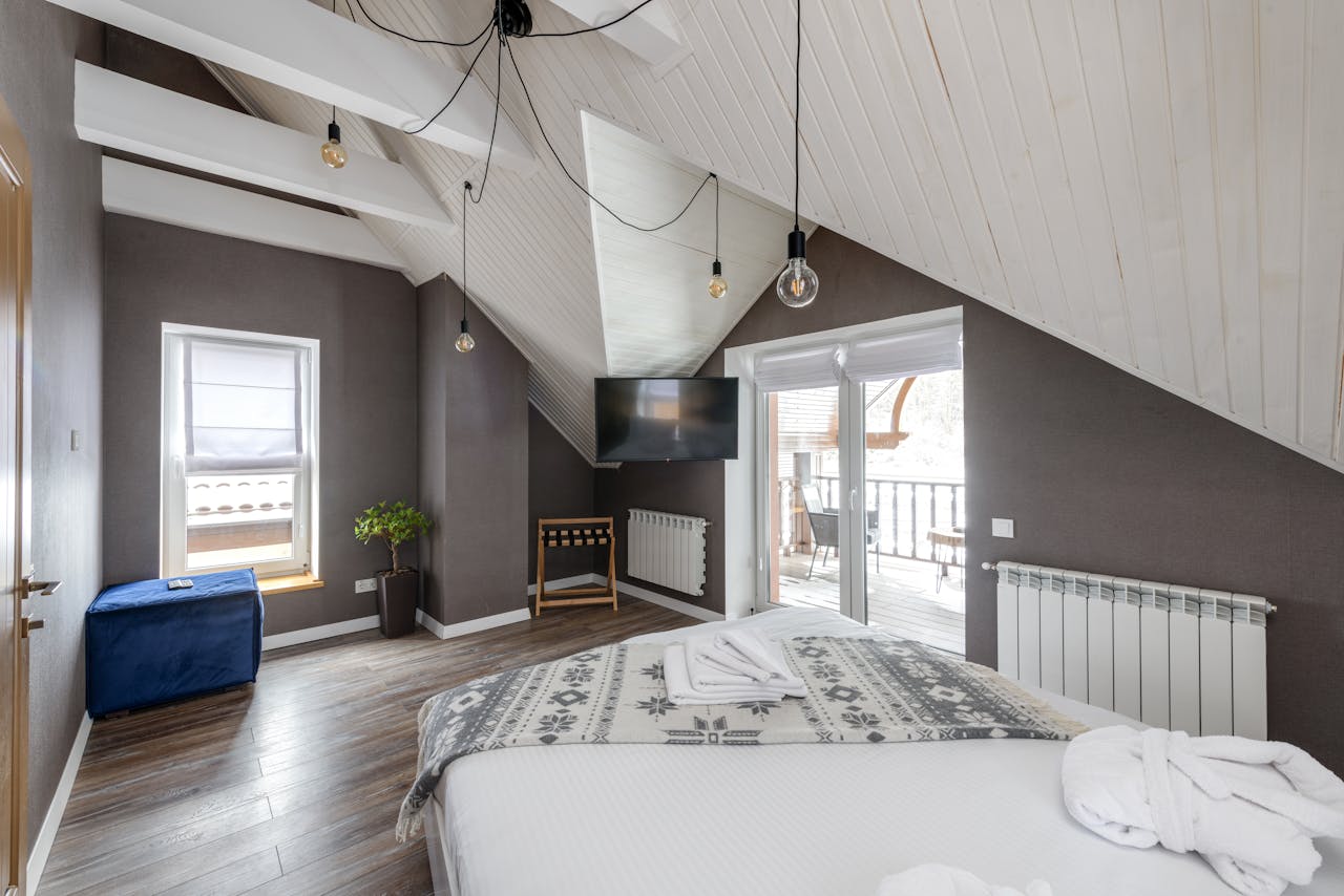 Astuces pour optimiser l'espace dans une petite chambre sous pente
