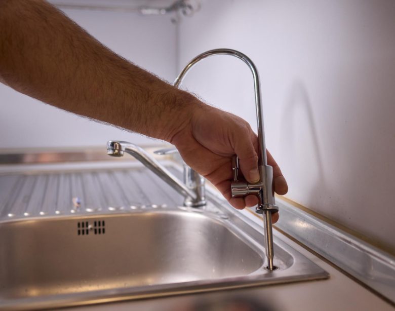 changer un robinet de cuisine facilement et en toute sécurité